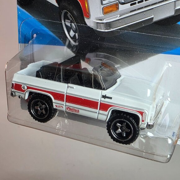 Hot Wheels Land Rover Series II & 75 Chevy Blazer Custom 3-Pack Die-Cast Set - Picture 12 of 16